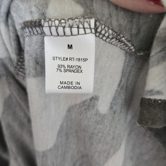 Zenana Premium Camo Tunic Top Medium - Picture 4 of 6